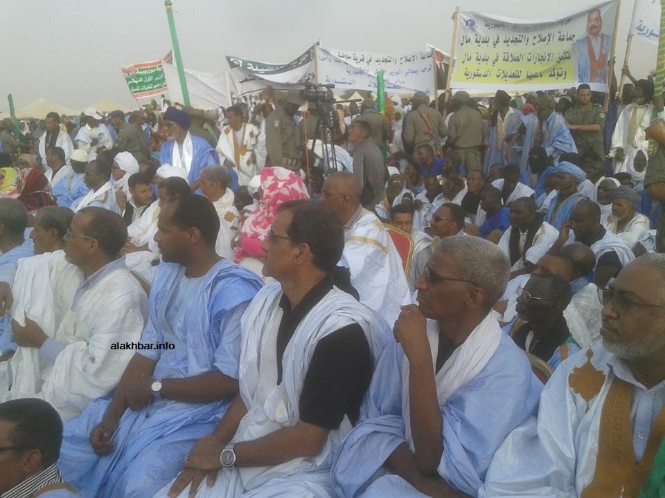 جانب من الجماهير المشاركة في المهرجان في بورات 
